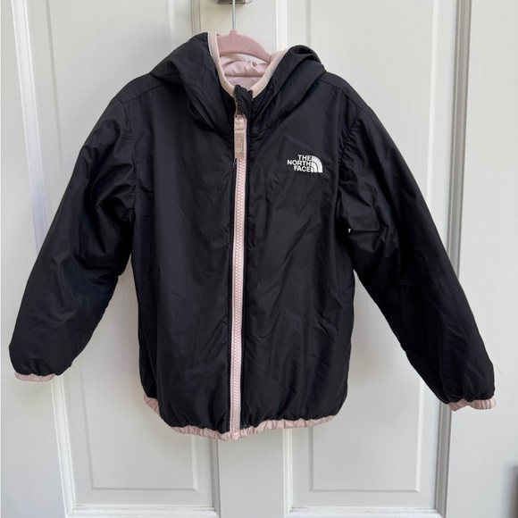 The North Face 3T Girls Black & Pink 550 Down Reversible Puffer Jacket - Picture 1 of 14
